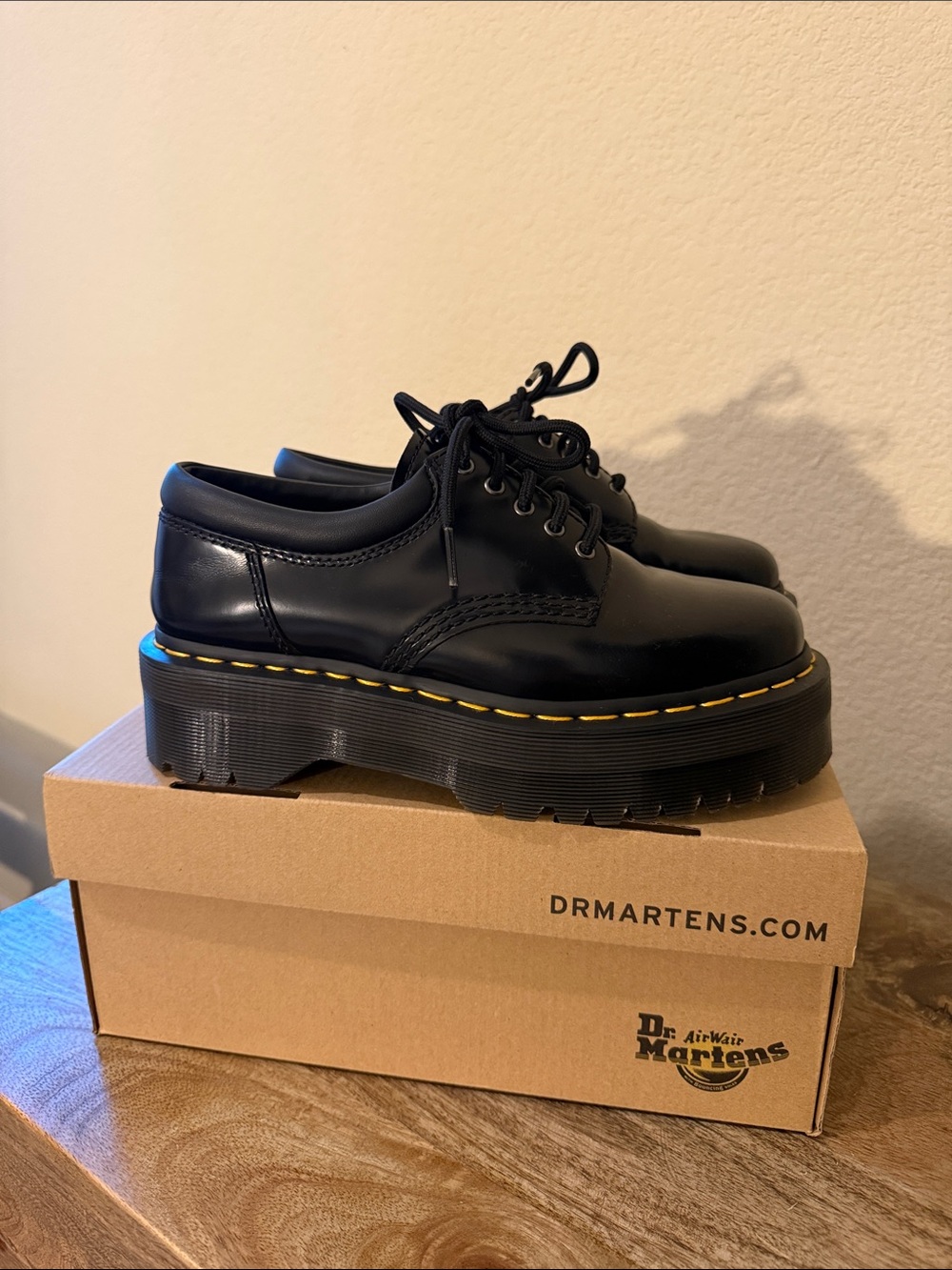 Dr. Martens 8053 LEATHER PLATFORM CASUAL SHOES